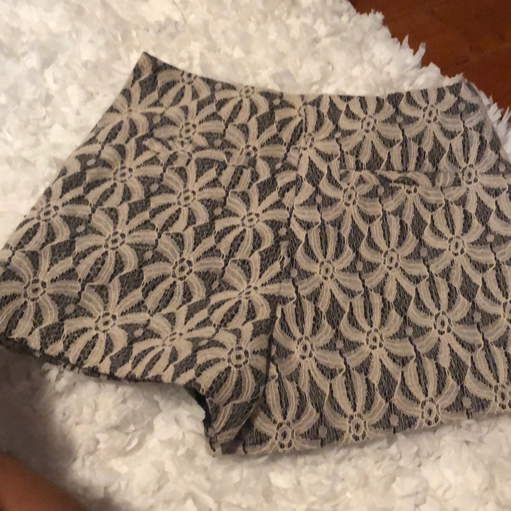 Shorts - Picture 3 of 6